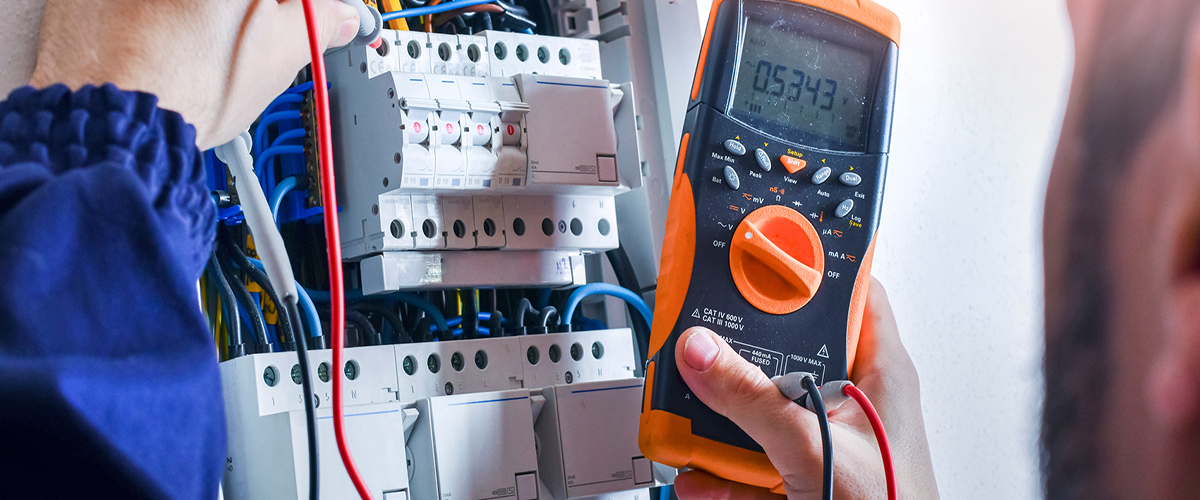 Detroit skyline with clean streets